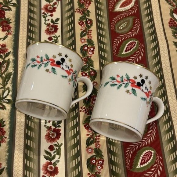 HOLIDAY🎄🎄DISNEY BY LENOX 2 Mickey Mouse Holly Gold Rim MUGS - Picture 2 of 7